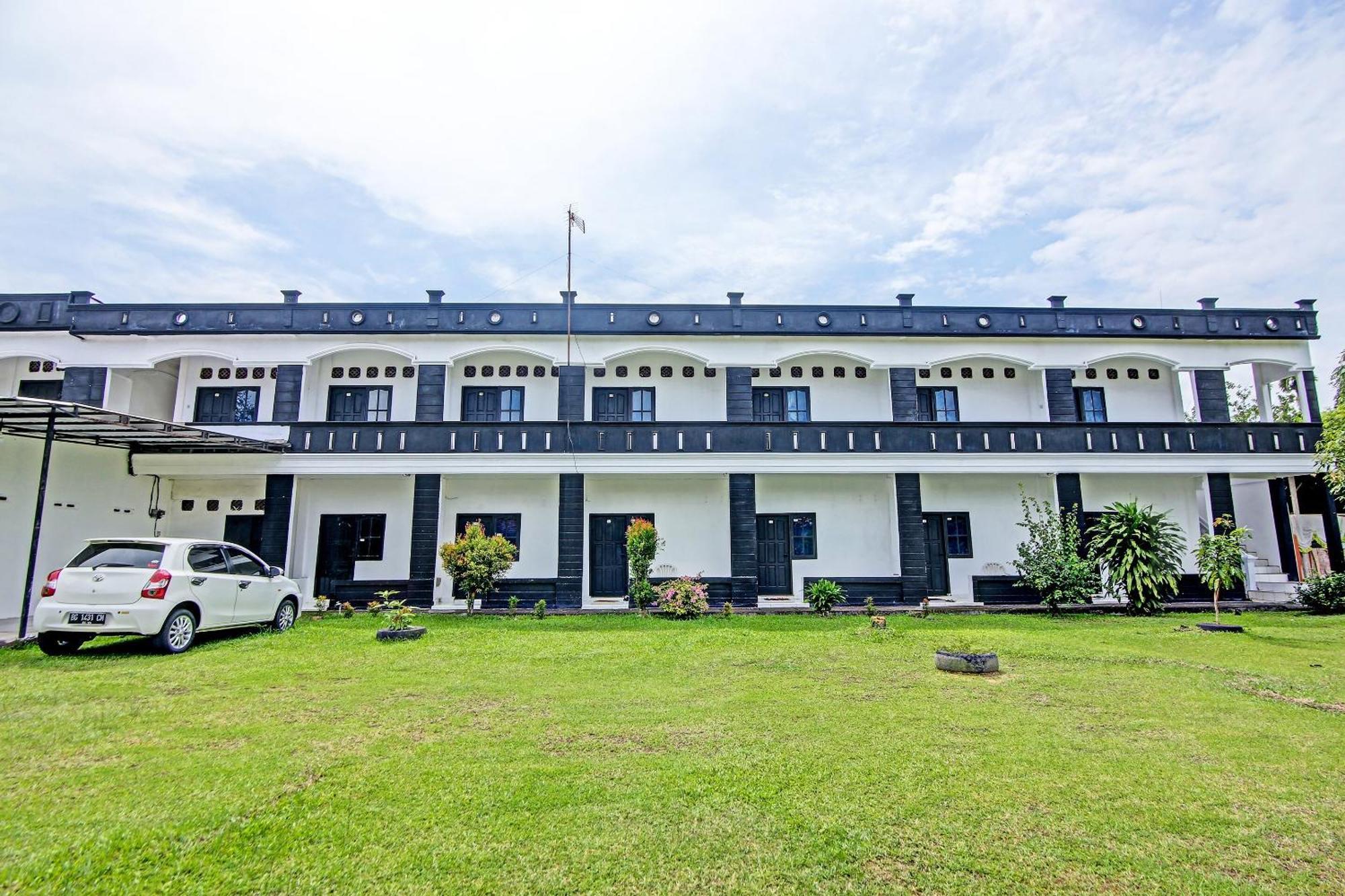 Oyo Life 91127 Wisma Sukajadi Syariah Perabumulih Zewnętrze zdjęcie